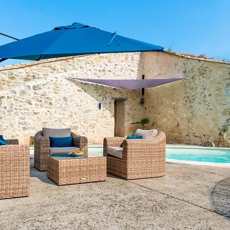 Le Bastion Gensac (Gironde)